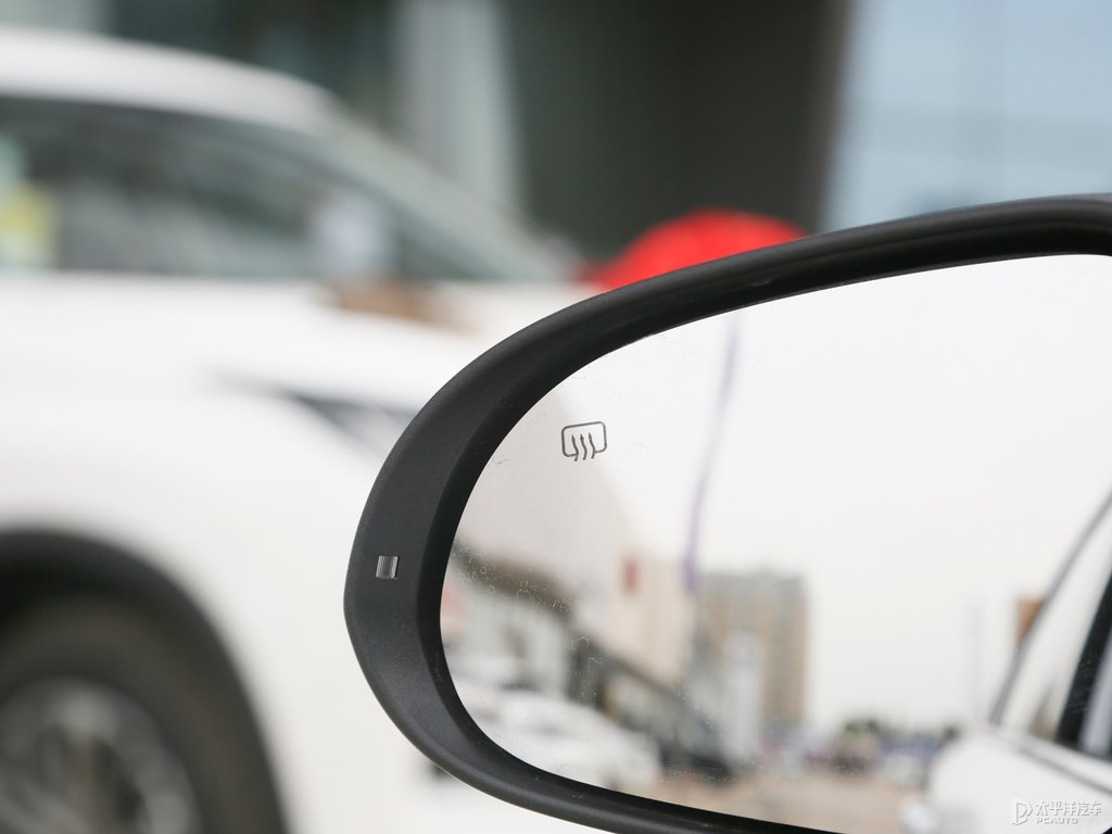 月光白銳程CC車身外觀圖片