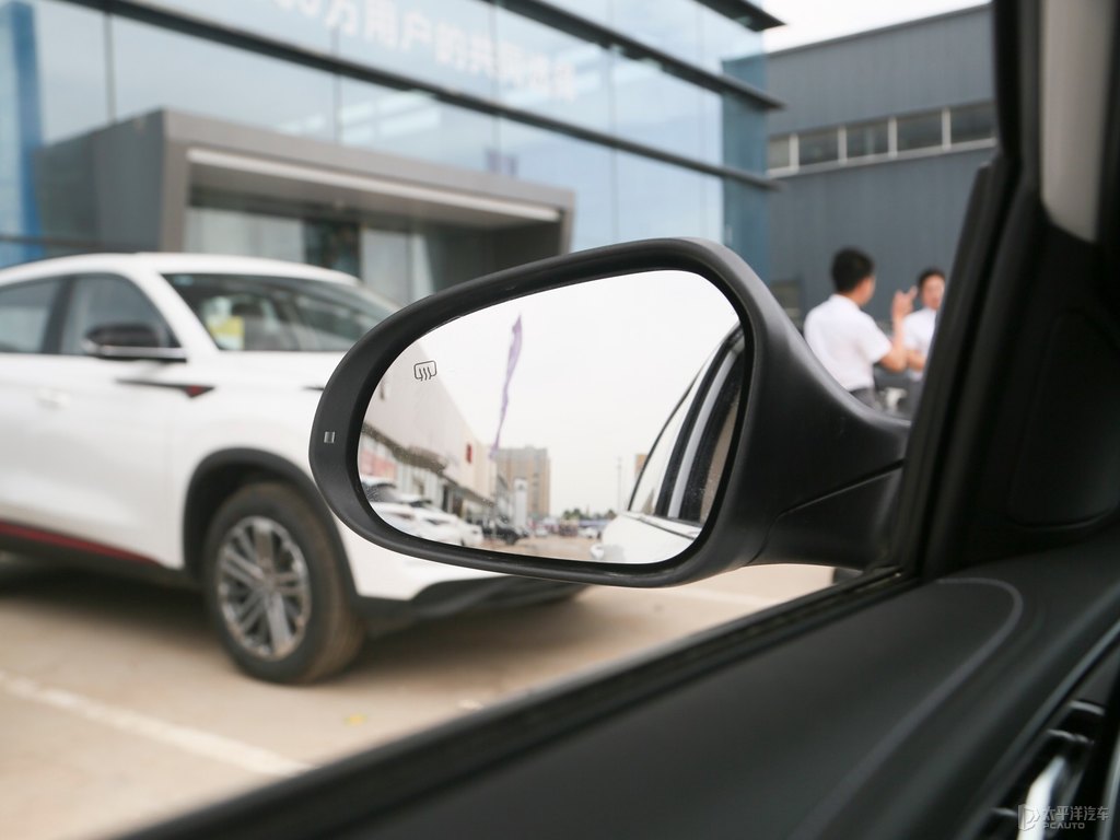 月光白銳程CC車身外觀圖片