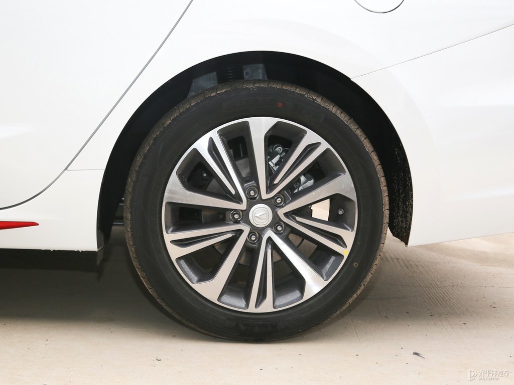 月光白銳程CC車身外觀圖片