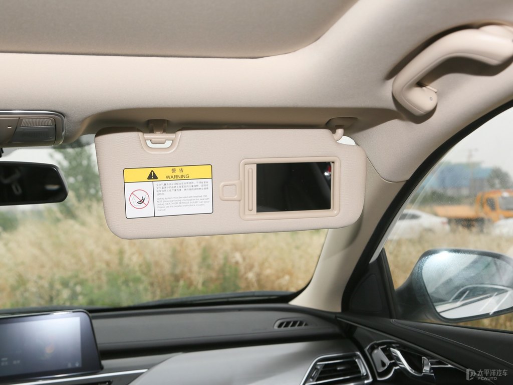 月光白銳程CC車廂內(nèi)飾圖片