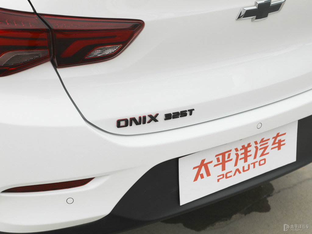 流云白科沃茲車尾外觀圖片