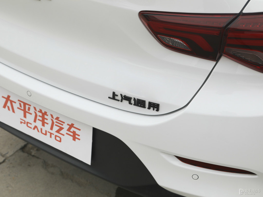 流云白科沃茲車(chē)尾外觀圖片