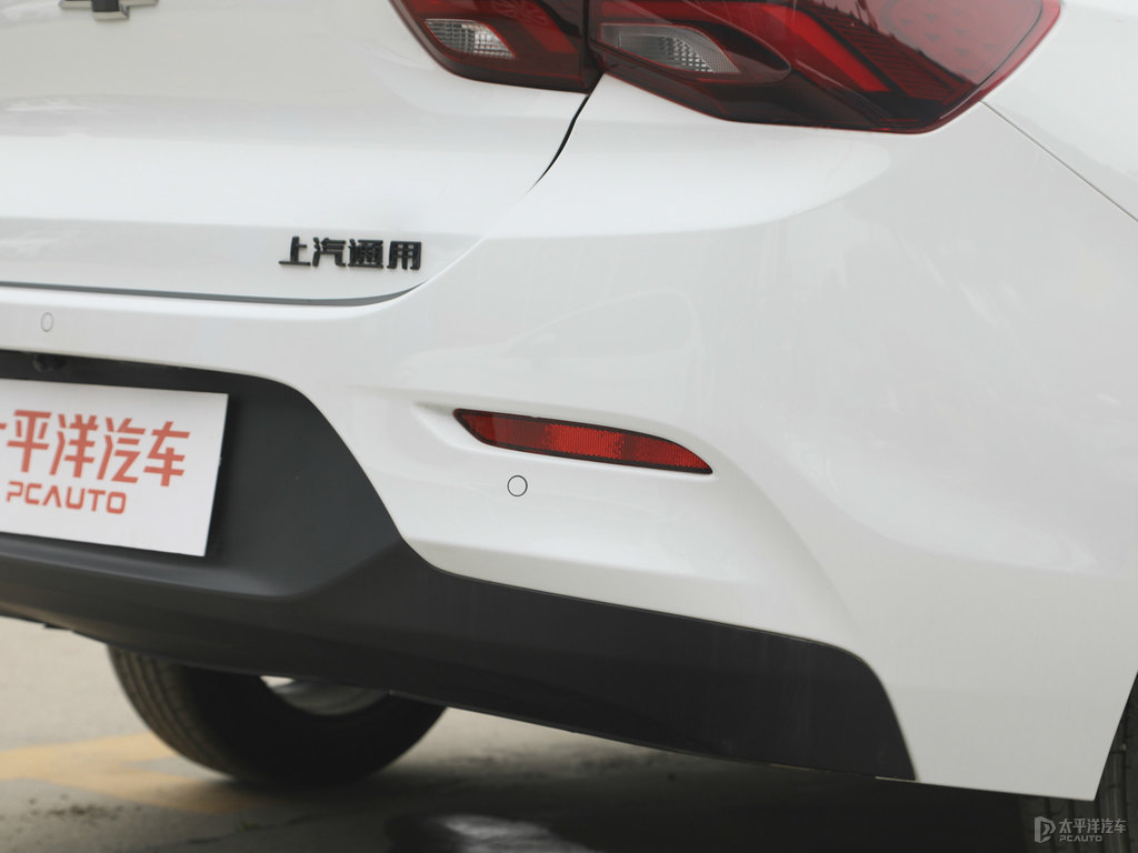 流云白科沃茲車尾外觀圖片