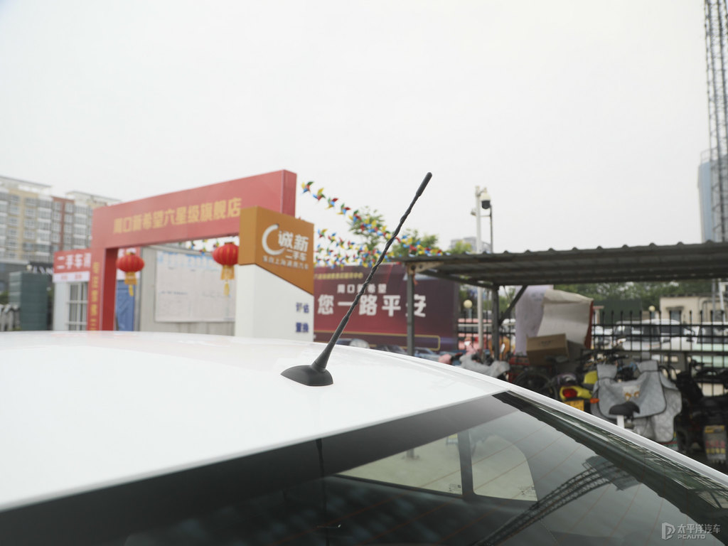 流云白科沃茲車身外觀圖片