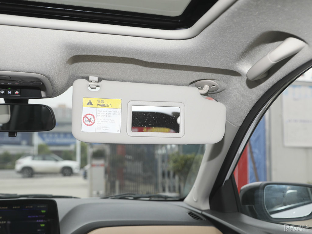 流云白科沃茲車廂內(nèi)飾圖片