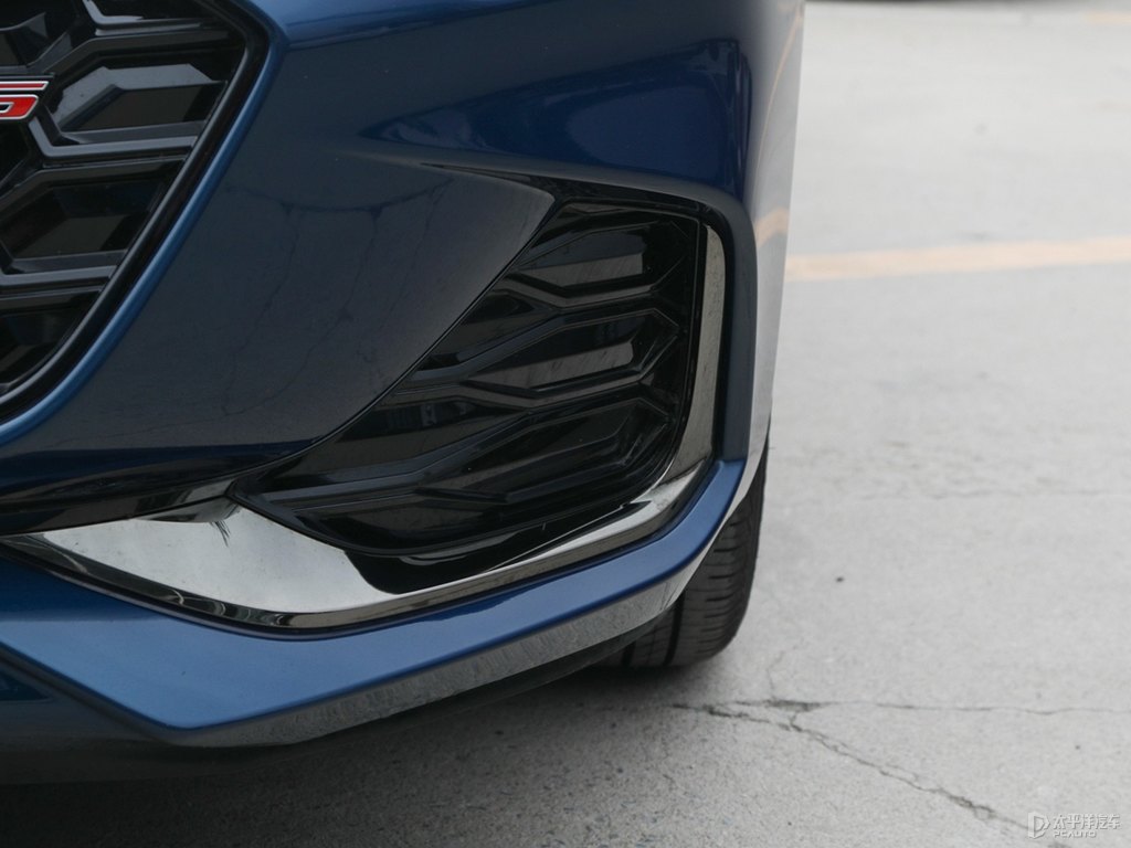 灑脫藍(lán)科魯澤車頭外觀圖片