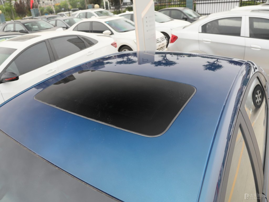 灑脫藍(lán)科魯澤車身外觀圖片