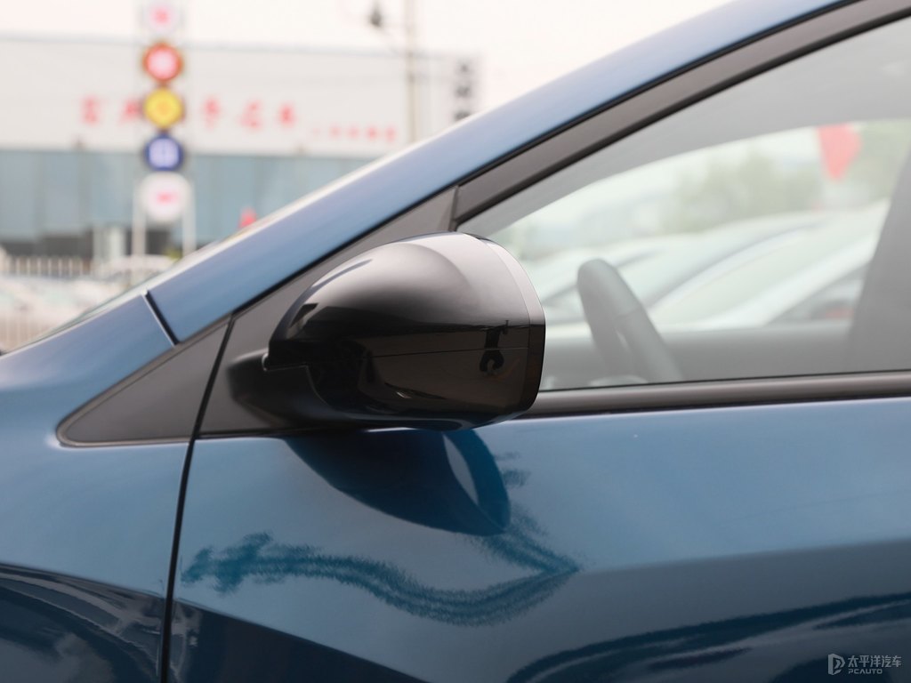 灑脫藍(lán)科魯澤車身外觀圖片