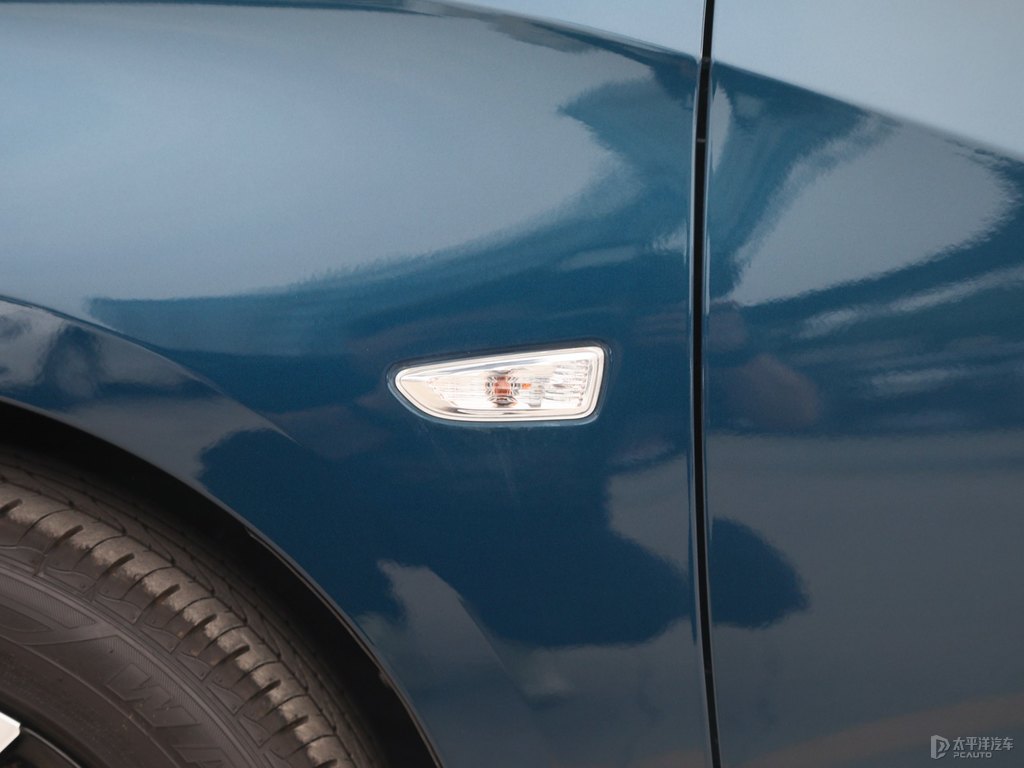 灑脫藍(lán)科魯澤車身外觀圖片