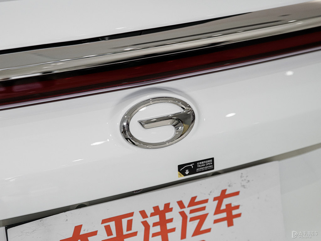 象牙白傳祺GS5車尾外觀圖片