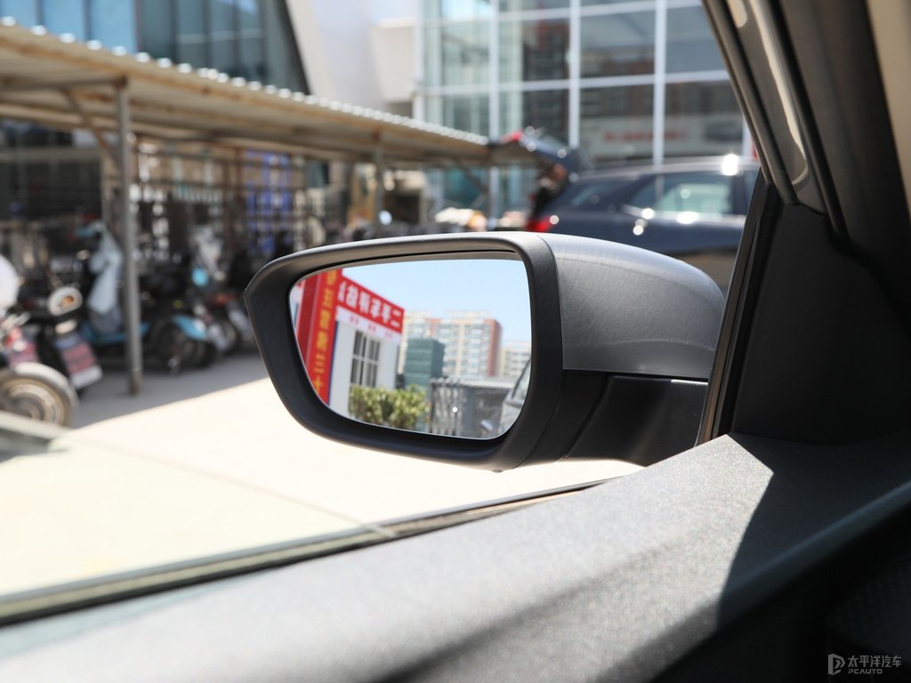 海崖灰科沃茲車身外觀圖片