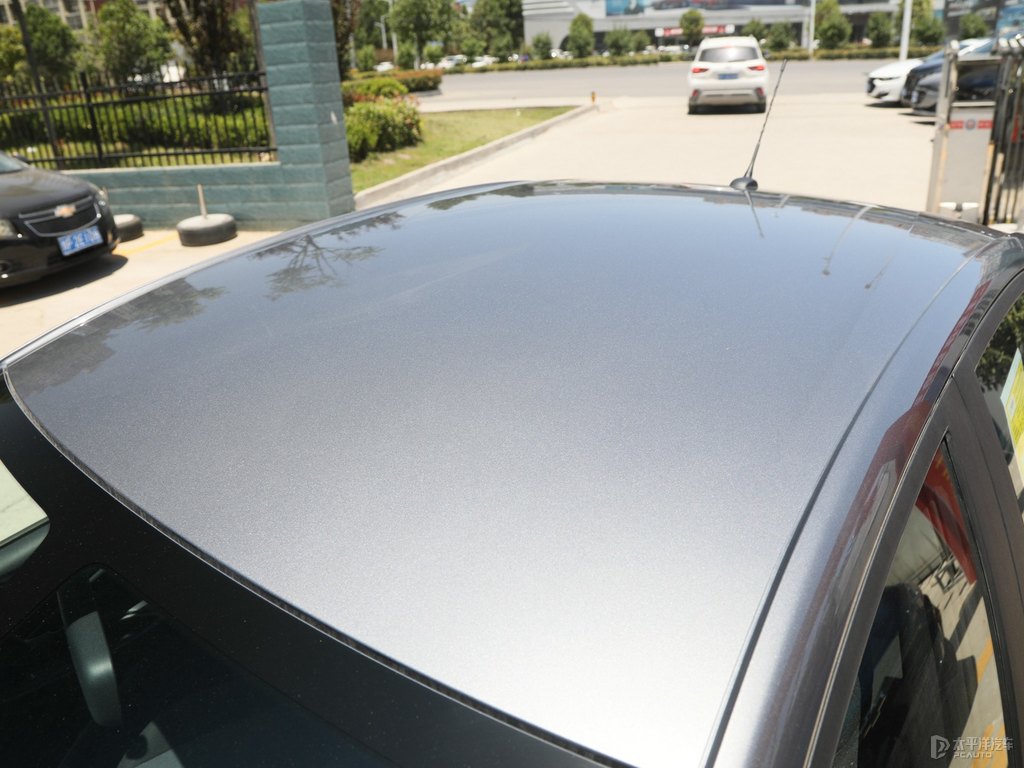海崖灰科沃茲車身外觀圖片