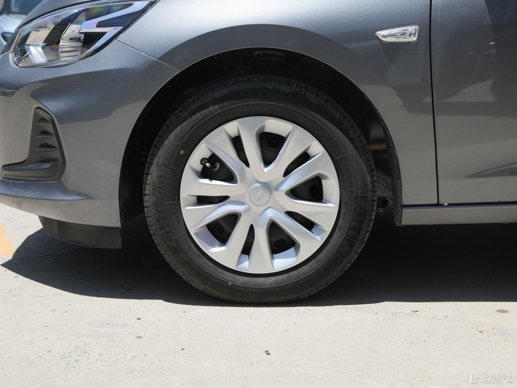 海崖灰科沃茲車身外觀圖片