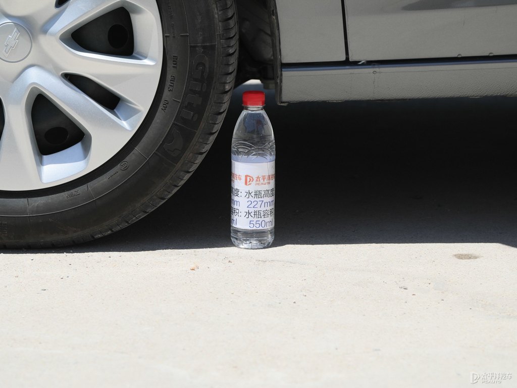 海崖灰科沃茲車身外觀圖片