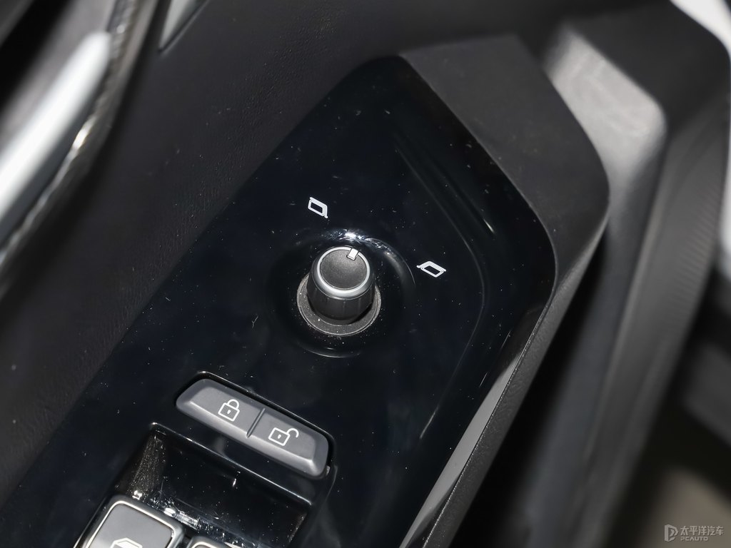 元氣白小鵬G3車廂內(nèi)飾圖片