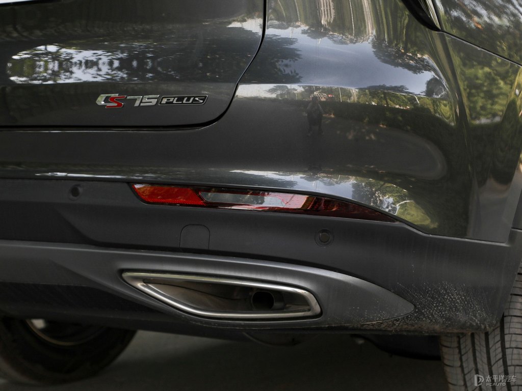 安第斯灰長(zhǎng)安CS75 PLUS車尾外觀圖片