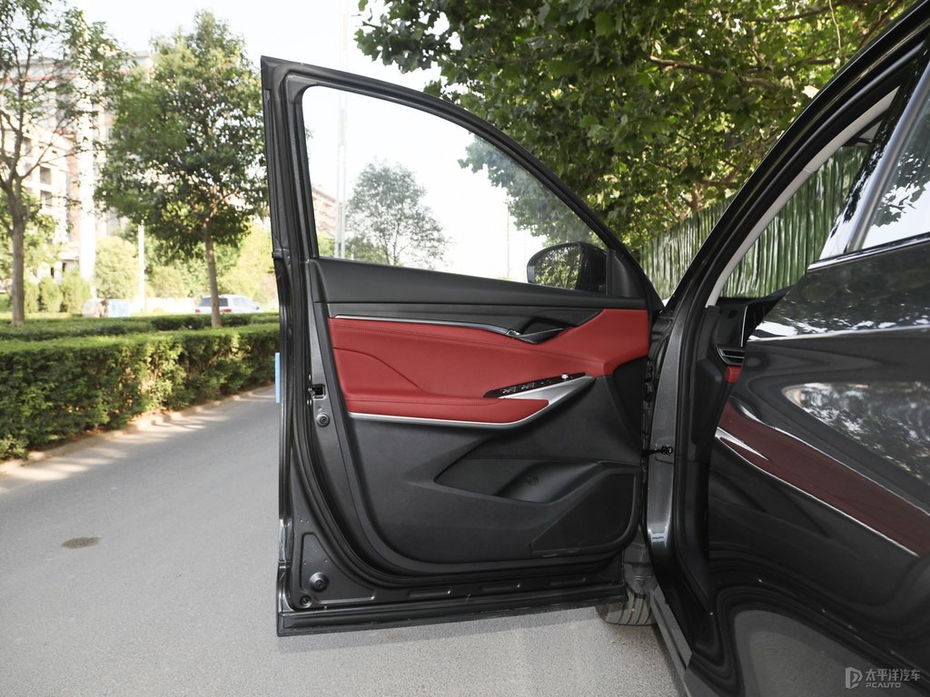 安第斯灰長(zhǎng)安CS75 PLUS車廂內(nèi)飾圖片