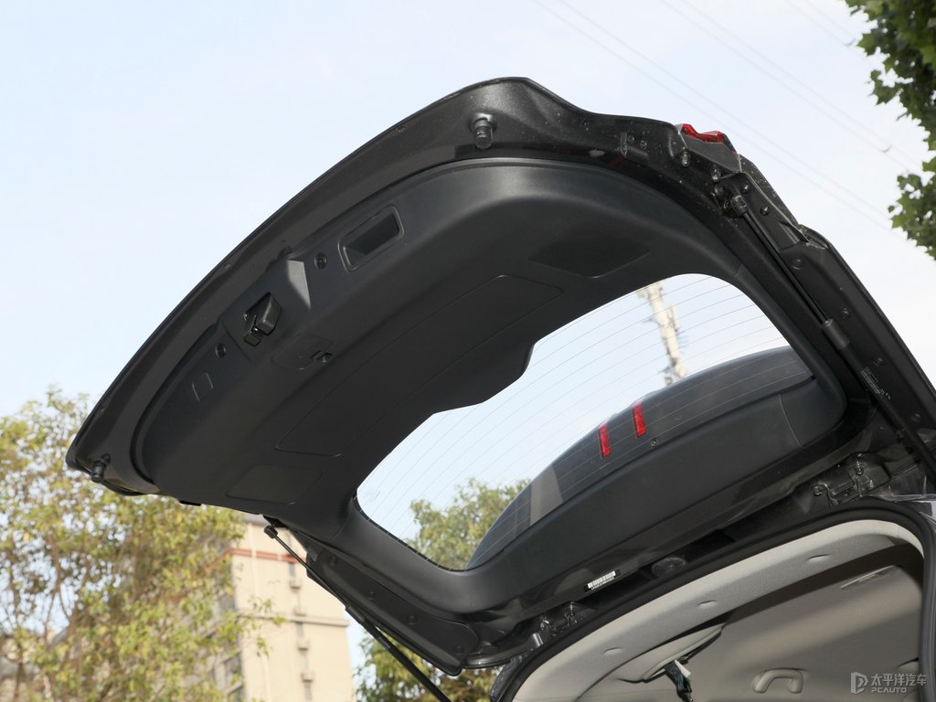 安第斯灰長(zhǎng)安CS75 PLUS后備廂空間圖片