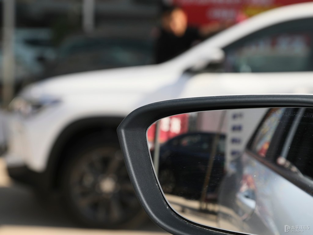 流云白科沃茲車身外觀圖片