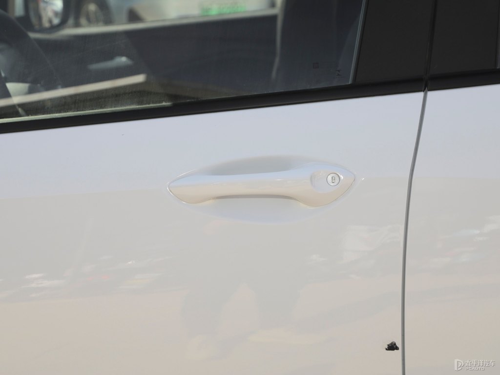 流云白科沃茲車身外觀圖片