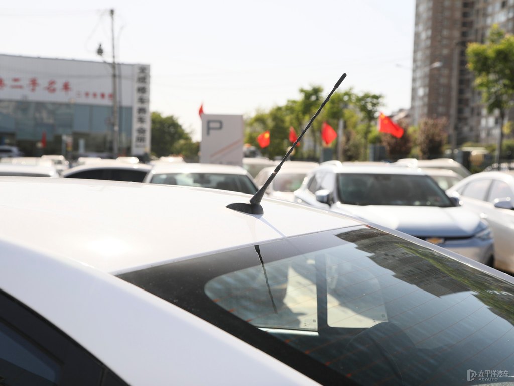 流云白科沃茲車身外觀圖片