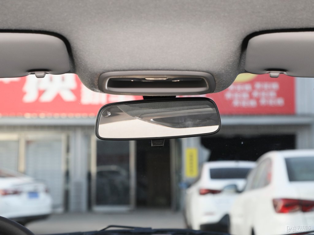 流云白科沃茲車廂內(nèi)飾圖片