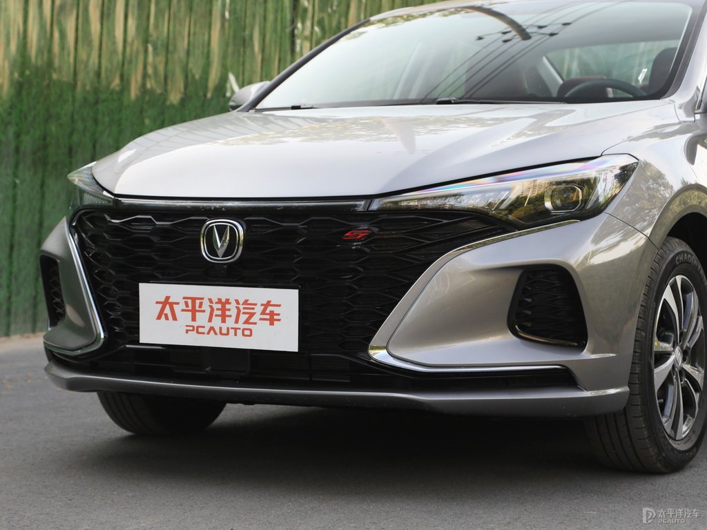 鈦光銀灰逸動PLUS車頭外觀圖片