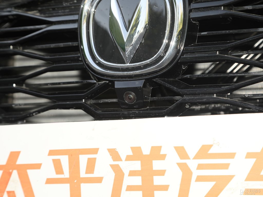 鈦光銀灰逸動PLUS車頭外觀圖片