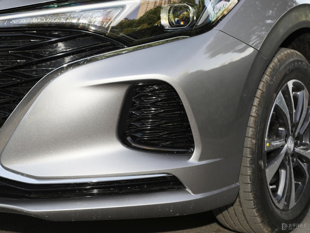 鈦光銀灰逸動(dòng)PLUS車頭外觀圖片