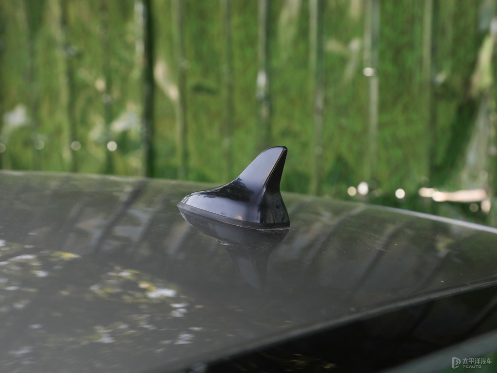 鈦光銀灰逸動(dòng)PLUS車身外觀圖片