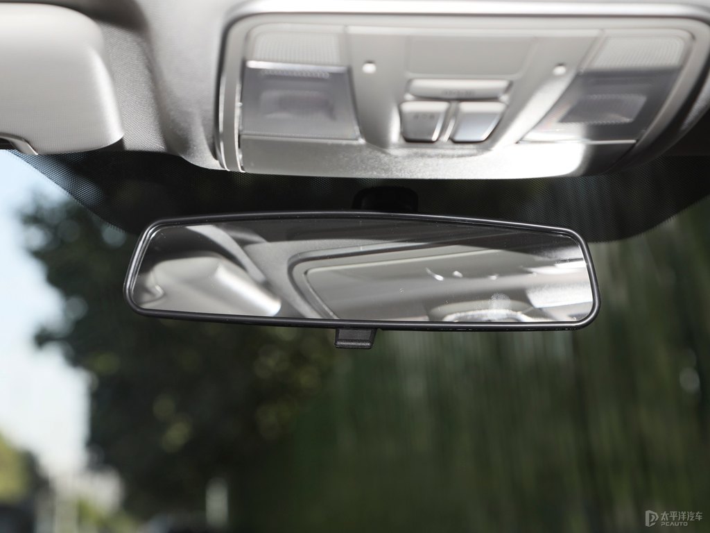 鈦光銀灰逸動(dòng)PLUS車廂內(nèi)飾圖片