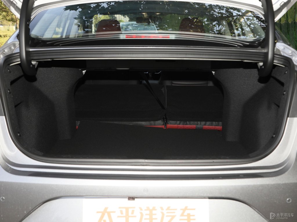 鈦光銀灰逸動(dòng)PLUS后備廂空間圖片