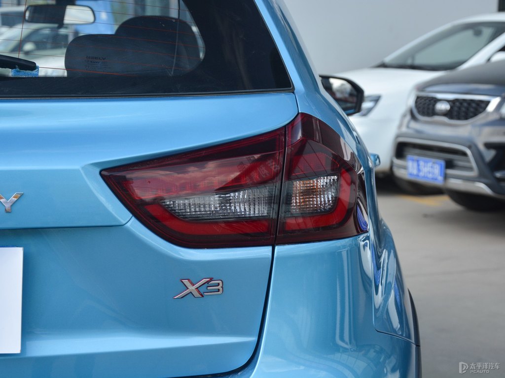 寶石藍(lán)遠(yuǎn)景X3車尾外觀圖片