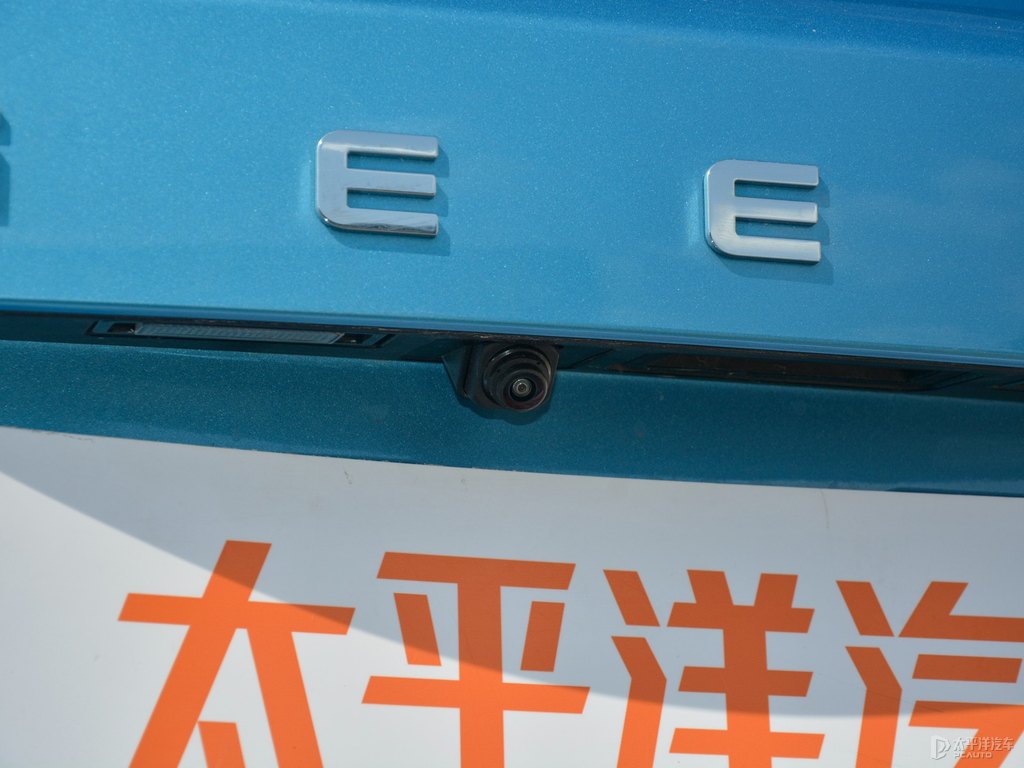 寶石藍遠景X3車尾外觀圖片