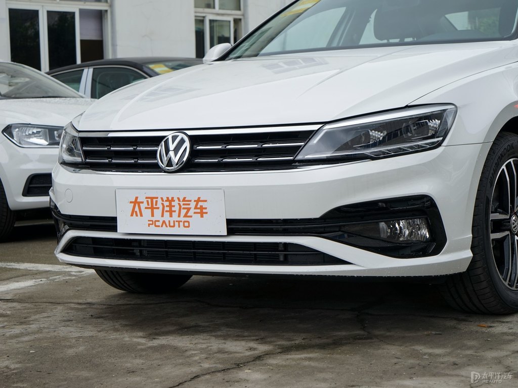 凜冽白凌渡車頭外觀圖片
