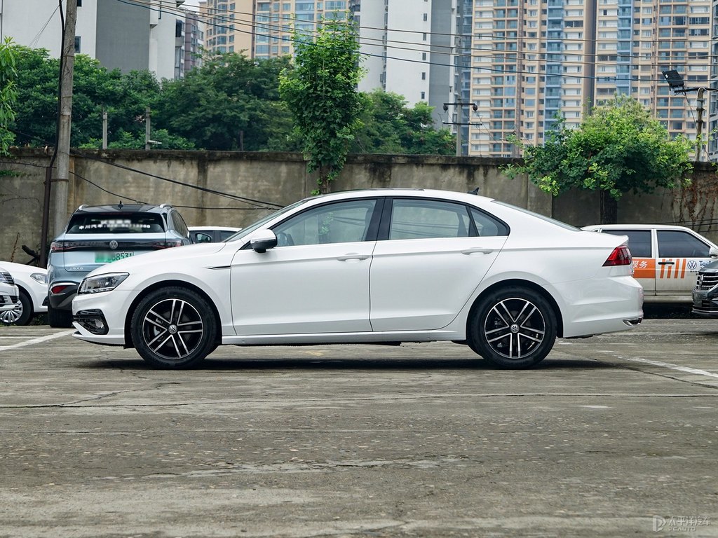 凜冽白凌渡整車外觀外觀圖片