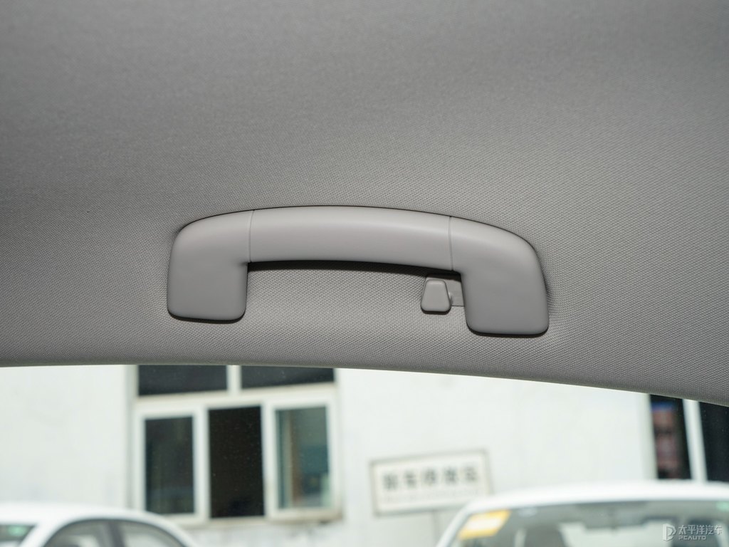 凜冽白凌渡車廂內(nèi)飾圖片