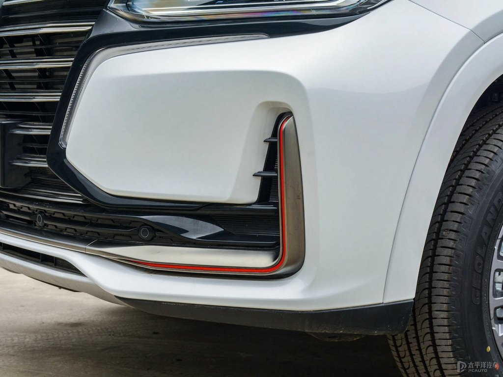精靈白長安CS95車頭外觀圖片