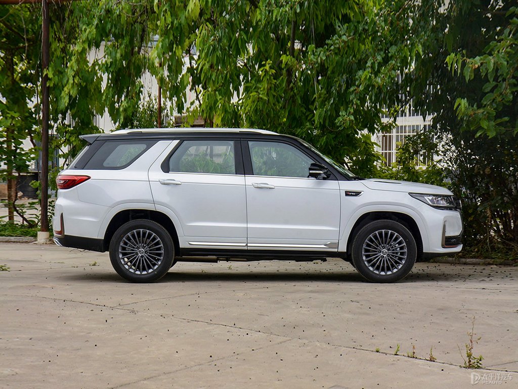 精靈白長(zhǎng)安CS95整車外觀外觀圖片
