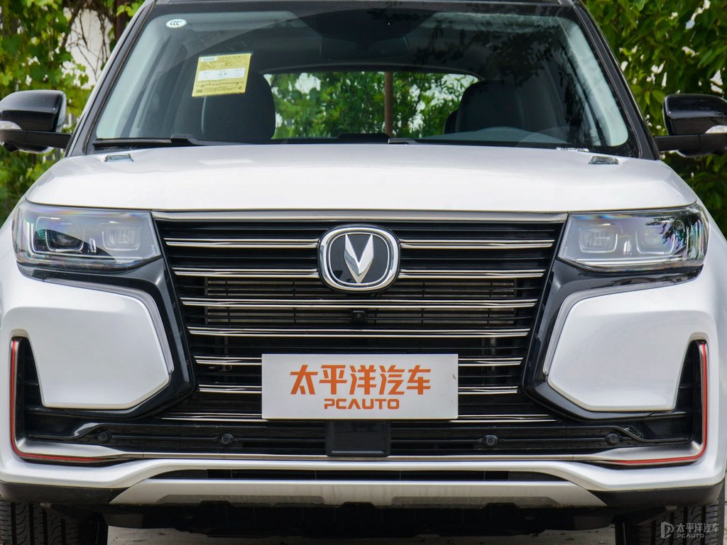 精靈白長安CS95車頭外觀圖片