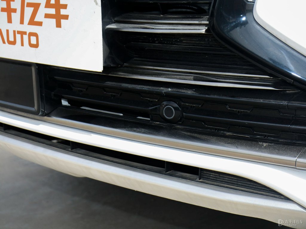 精靈白長安CS95車頭外觀圖片
