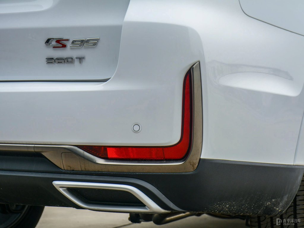 精靈白長(zhǎng)安CS95車尾外觀圖片