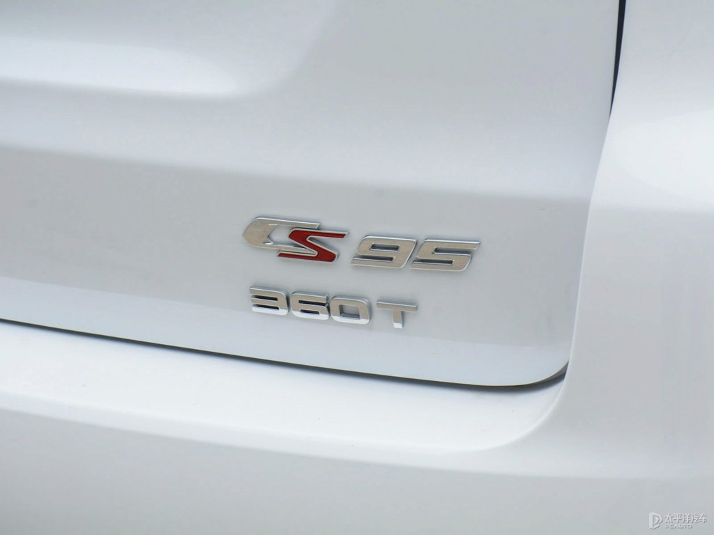 精靈白長安CS95車尾外觀圖片