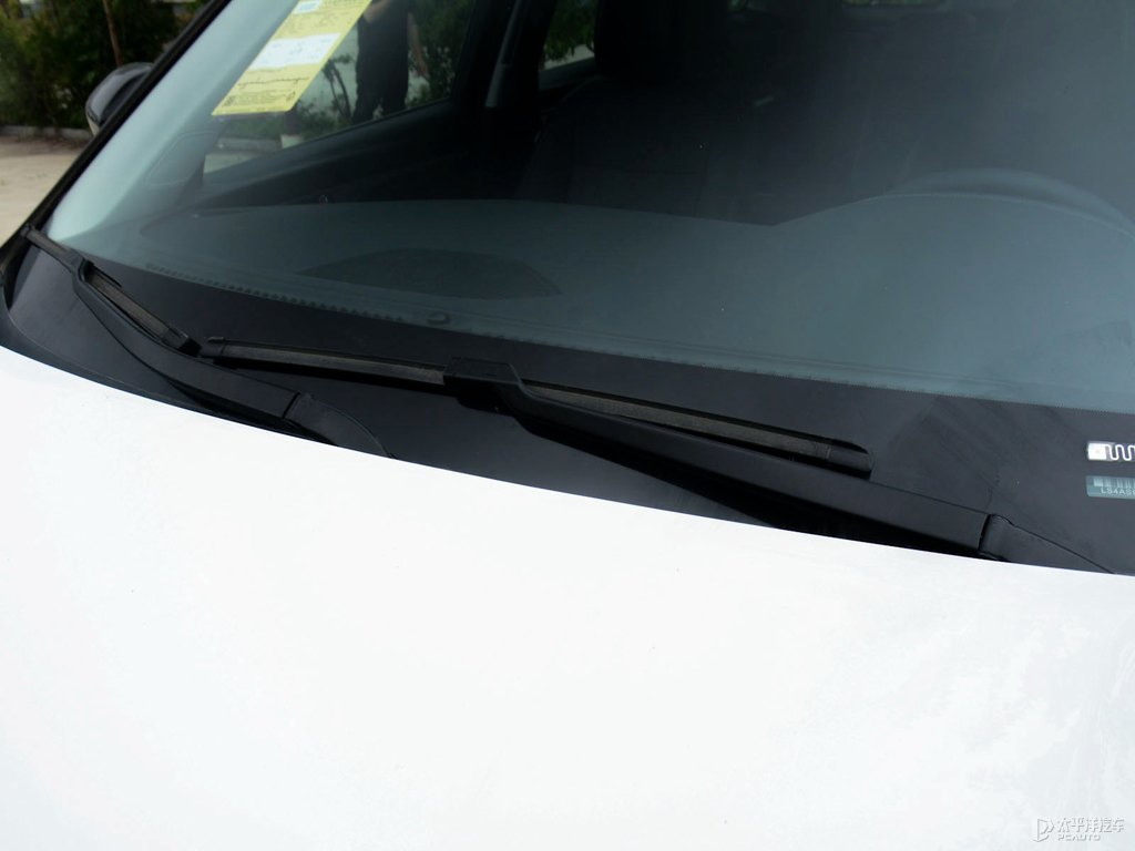精靈白長安CS95車身外觀圖片