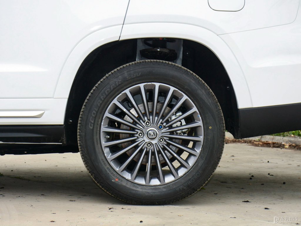 精靈白長(zhǎng)安CS95車(chē)身外觀圖片
