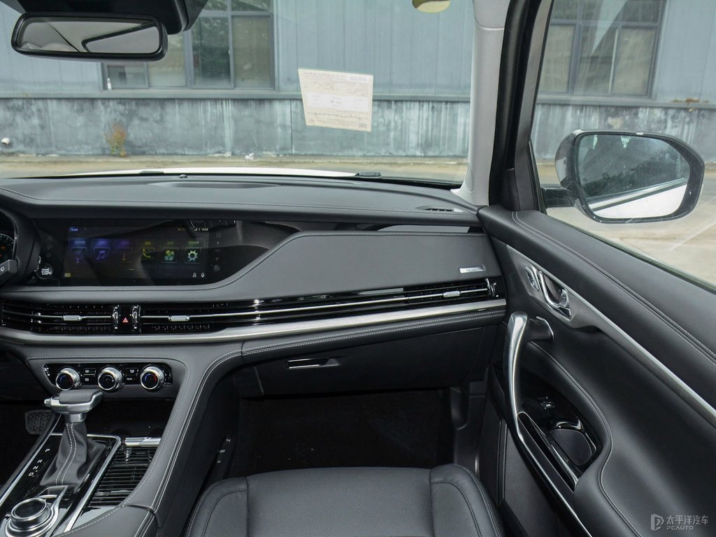 精靈白長安CS95中控內(nèi)飾圖片