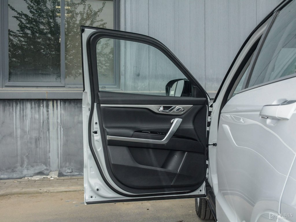 精靈白長安CS95車廂內(nèi)飾圖片