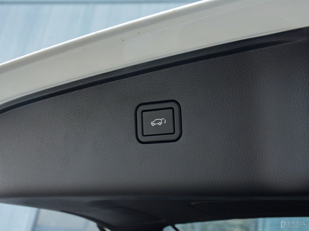 精靈白長(zhǎng)安CS95后備廂空間圖片