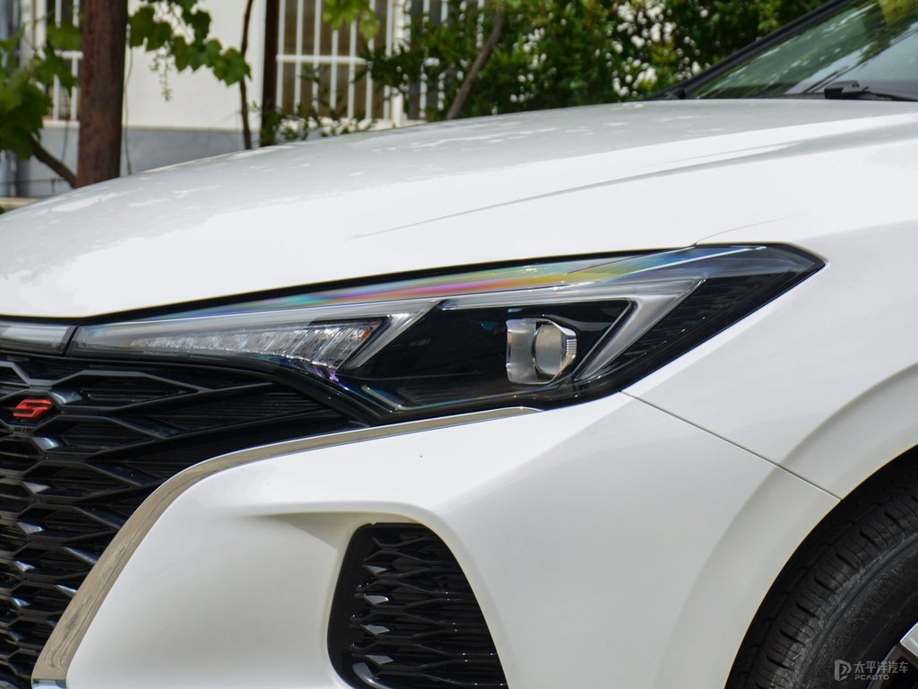 閃光冰晶白逸動(dòng)PLUS車(chē)頭外觀圖片