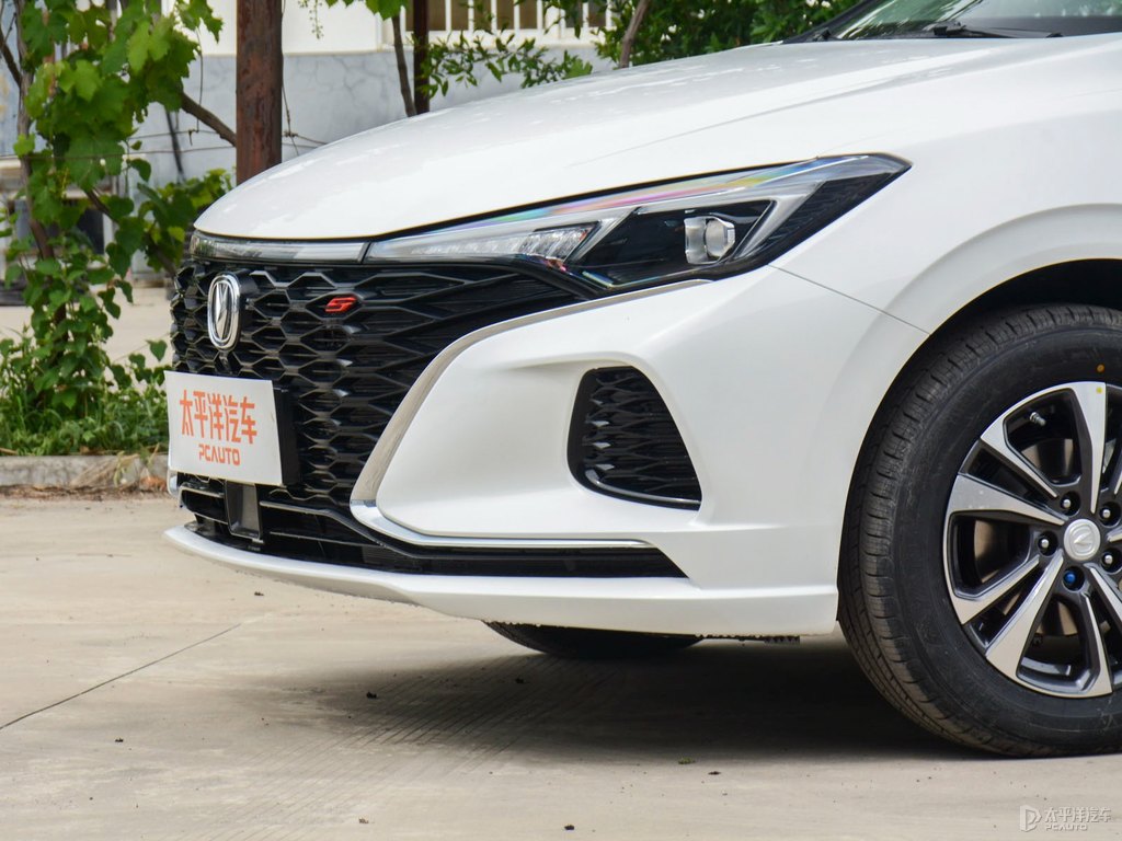閃光冰晶白逸動(dòng)PLUS車頭外觀圖片